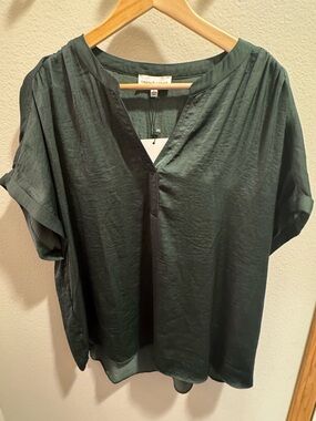 Gibson and Latimer Hunter Green Polyester Short Sleeved Blouse Size Large NWT